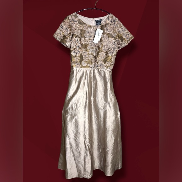 Pisarro Nights Dresses & Skirts - Pisarro Nights Elegant Floral Lace Dress